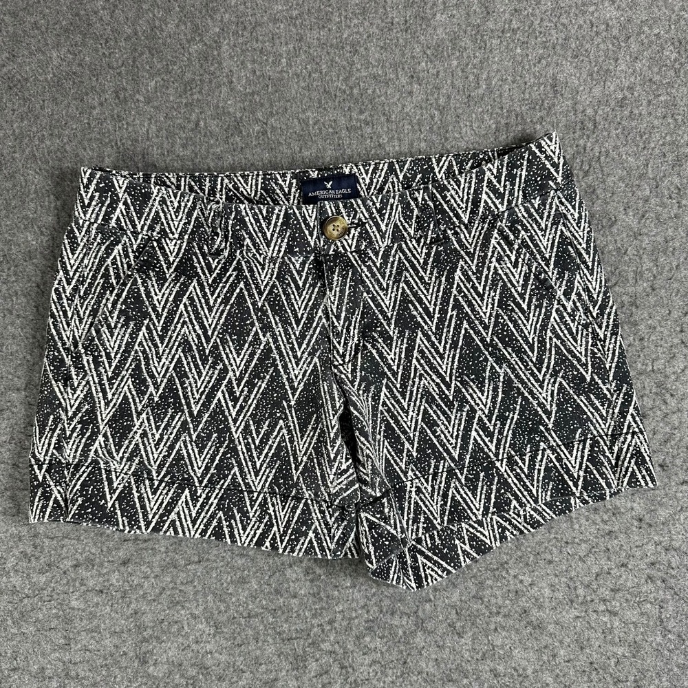 American Eagle Midi Stretch Shorts Black White Geometric Chevron Print Size 8